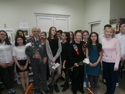 Я камнем стал, но я живу