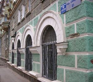 Современный фасад библиотеки им. Островского
