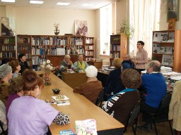 Литературно-музыкальная гостиная «Все для женщины на свете…», посвященная Международному дню Женщины прошла в библиотеке им. Калинина