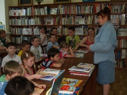 27 июня в библиотеке им.А.В. Калинина был проведен конкурс – игра «Светофор» с читателями детского лагеря МОУ СОШ № 56. 