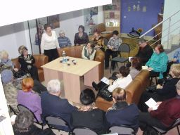 В БИЦ им. Гагарина (пр. Королева,3) состоялось заседание литературного клуба «Собеседник-ХХ1». Встреча «Поэт в России больше, чем поэт» была посвящена творчеству поэтов-шестидесятников.