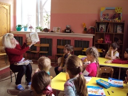 Сотрудник детского отделения библиотеки имени А.И. Куприна провел в детском саду № 204 «Мотылек» беседу-обзор «Знаете, каким он парнем был». 