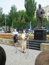 церемония возложения цветов к памятнику М.А. Шолохова